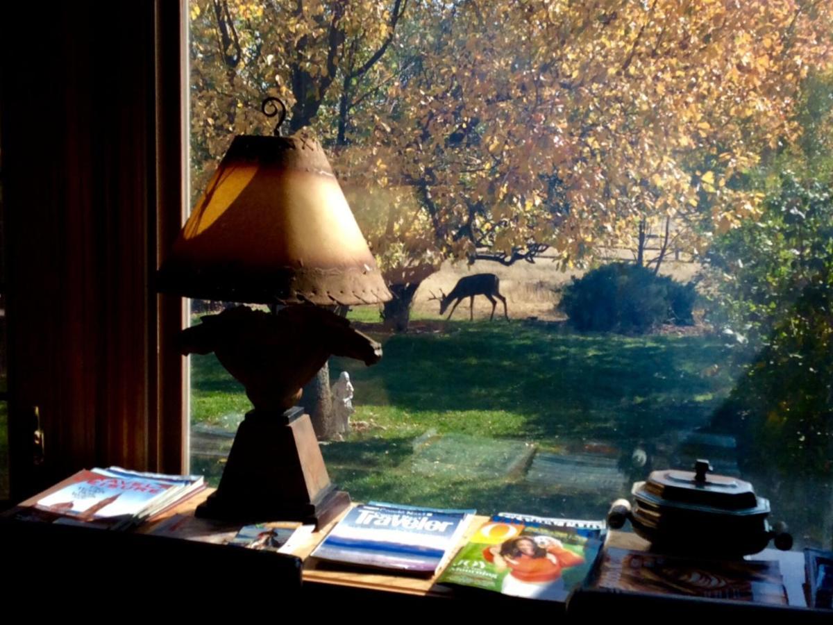 Yellowstone Cattle Baron Ensuite, Private Entrance & Parking - Prairie Rose B&B Шайенн Номер фото