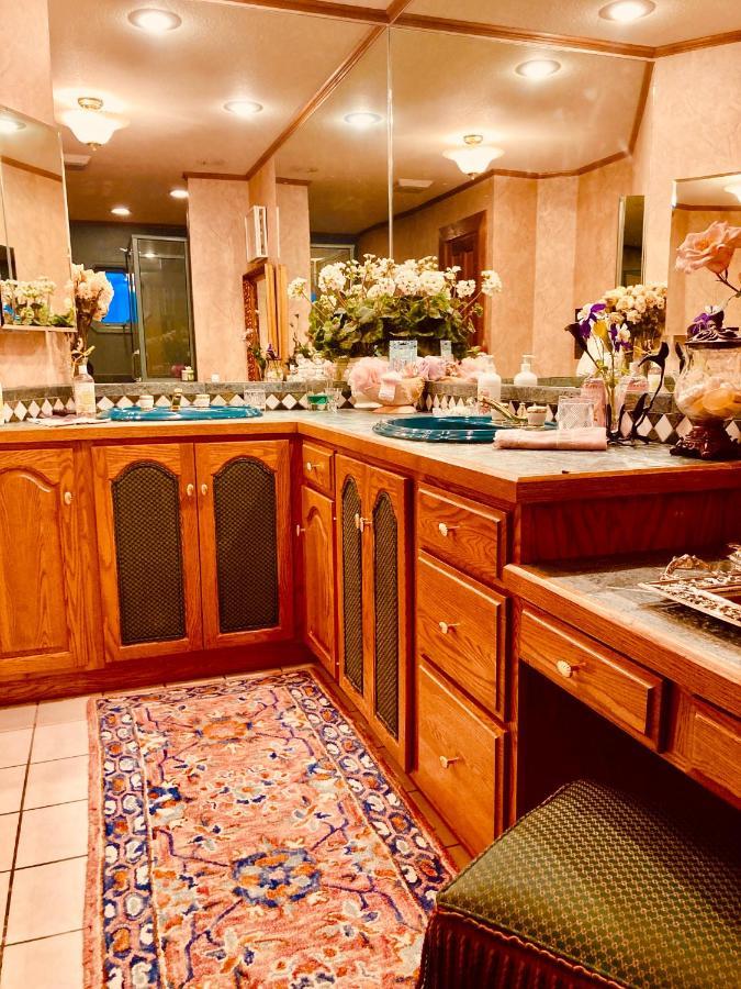 Yellowstone Cattle Baron Ensuite, Private Entrance & Parking - Prairie Rose B&B Шайенн Экстерьер фото