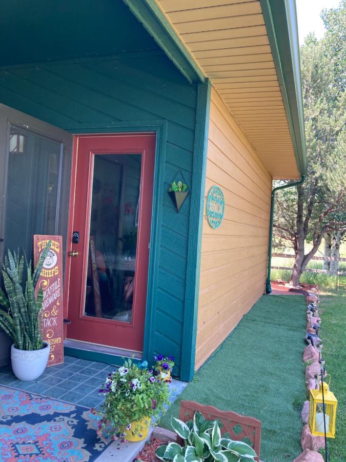 Yellowstone Cattle Baron Ensuite, Private Entrance & Parking - Prairie Rose B&B Шайенн Экстерьер фото